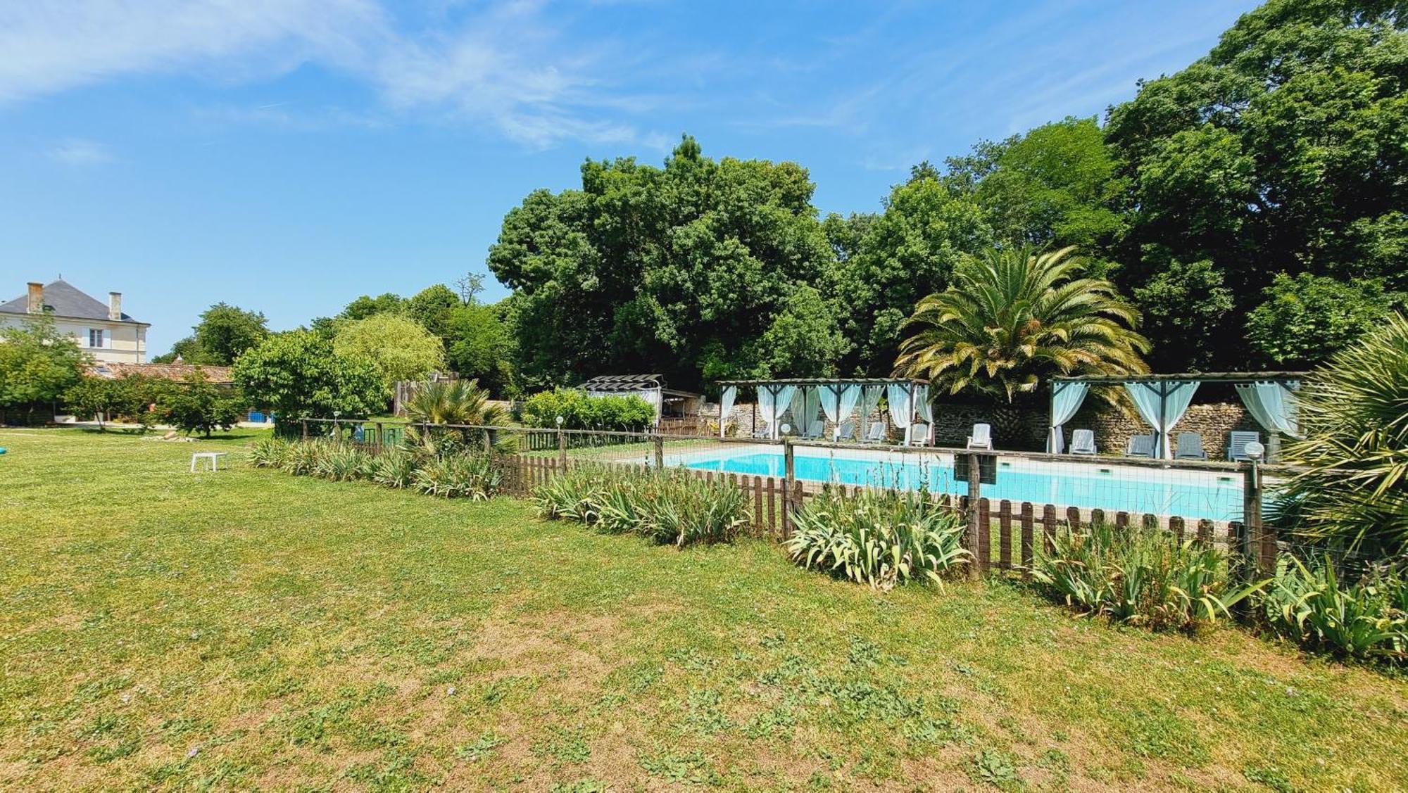Вілла Domaine De Rochebonne Saint-Just-Luzac Екстер'єр фото